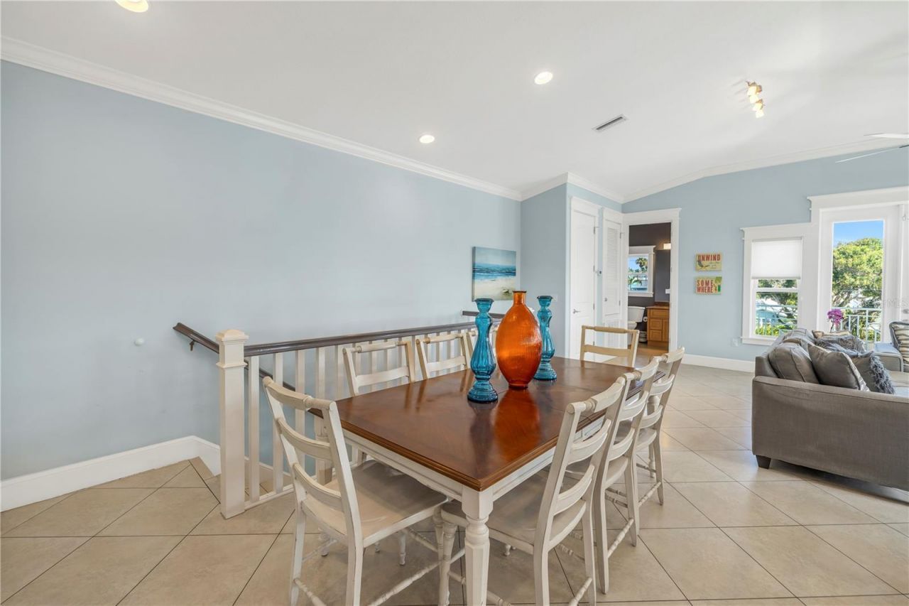 105 4th Street S, Bradenton Beach, FL 34217 Photo