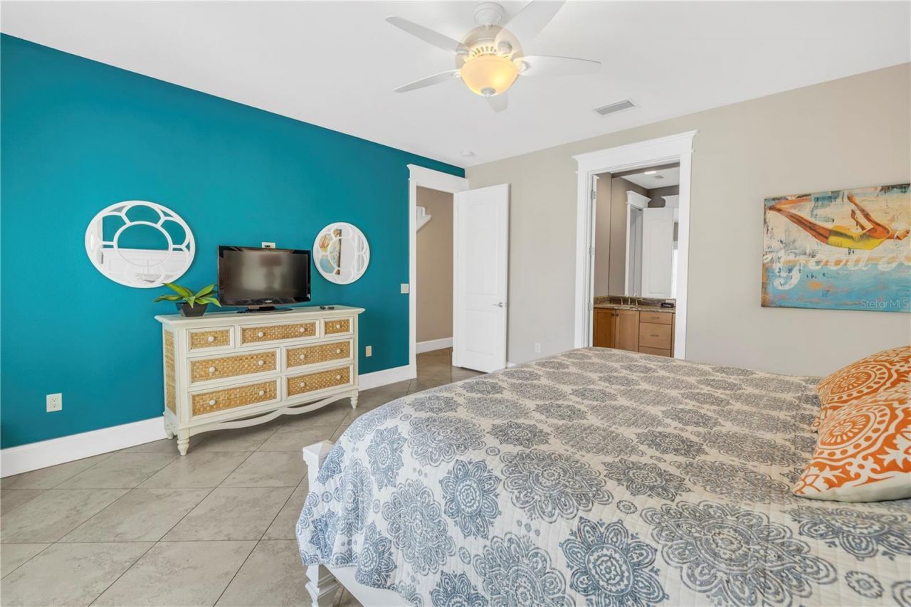 105 4th Street S, Bradenton Beach, FL 34217 Photo