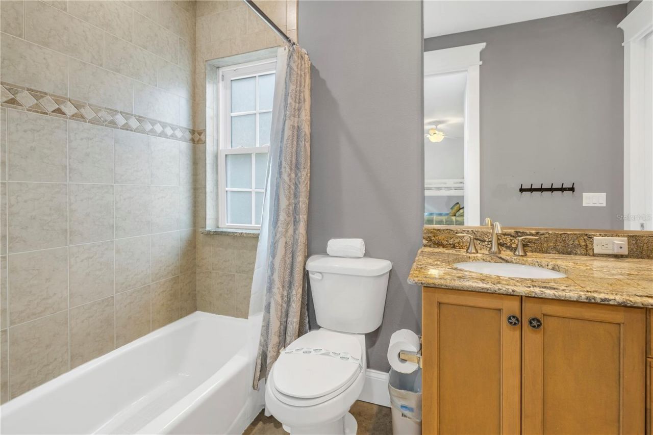 105 4th Street S, Bradenton Beach, FL 34217 Photo