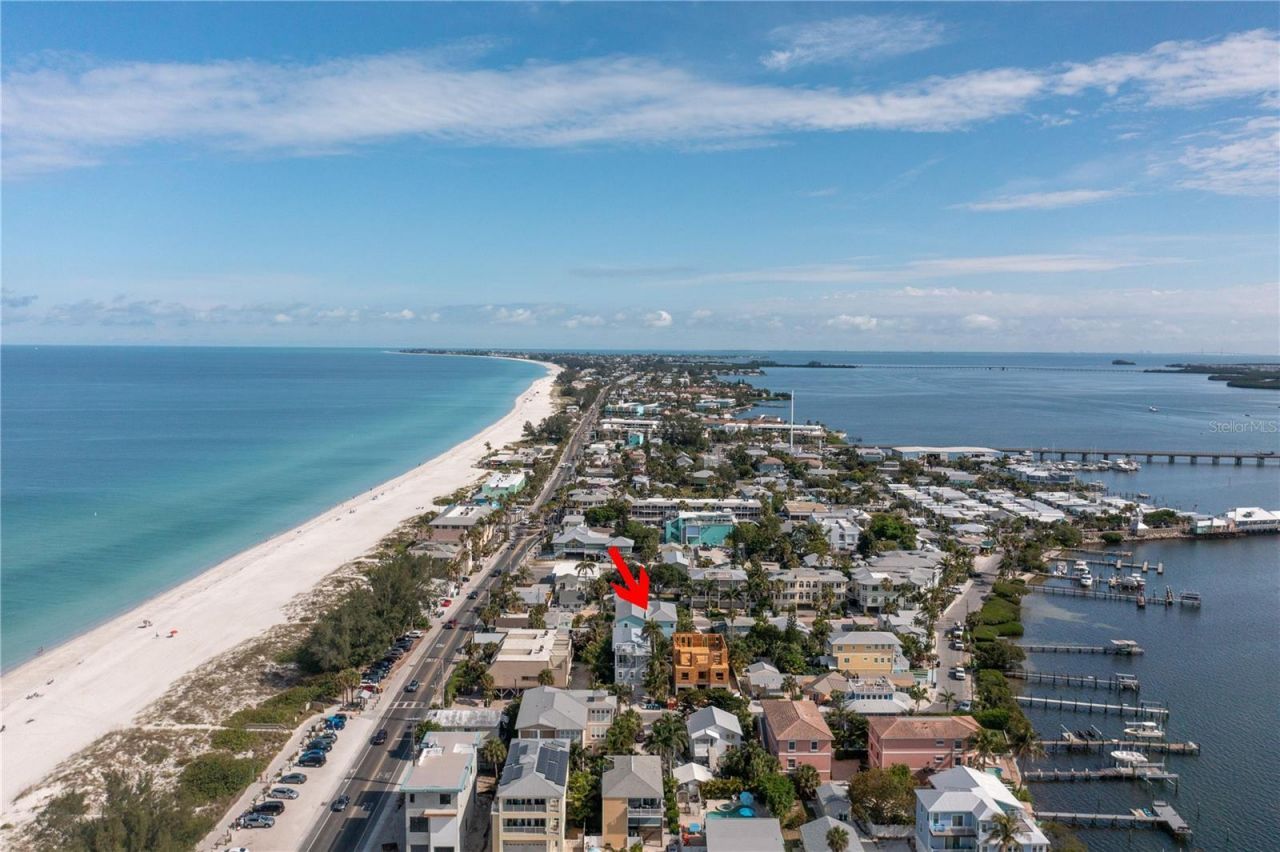105 4th Street S, Bradenton Beach, FL 34217 Photo