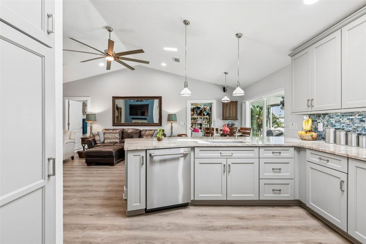 403 Flamingo Drive, Apollo Beach, FL 33572 Photo