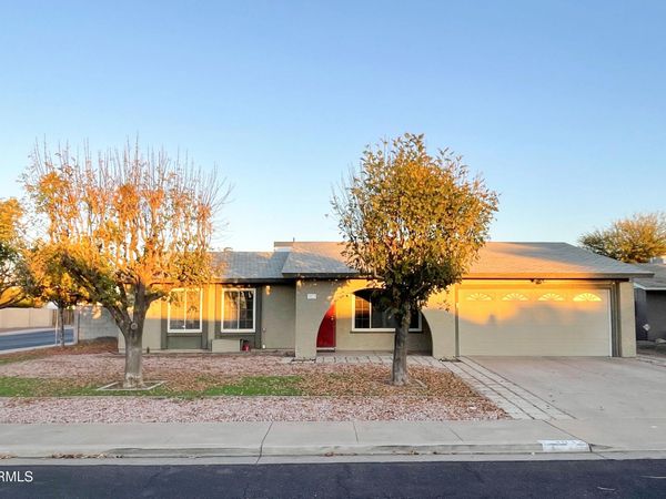 3033 S LONGMORE, Mesa, AZ 85202