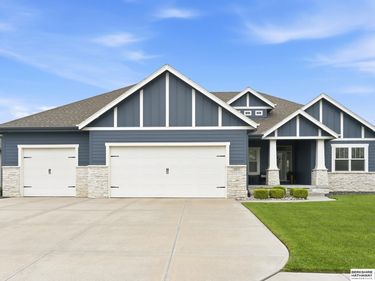 18610 Hampton Drive , Omaha, NE 68136