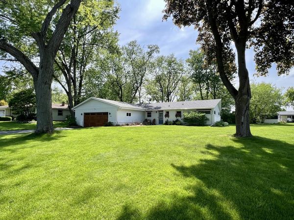 2525 Tilton LANE, Brookfield, WI 53045