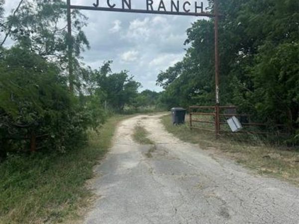 2517 SH 31 , Hubbard, TX 76648
