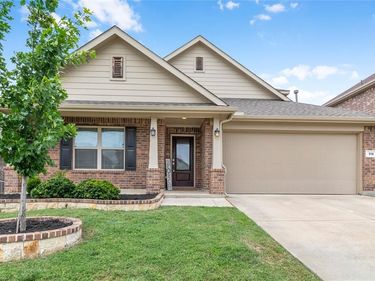 816 Skytop Drive, Fort Worth, TX 76052