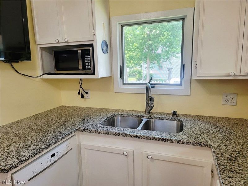 233 S Point Drive, Avon Lake, OH 44012 Photo 12