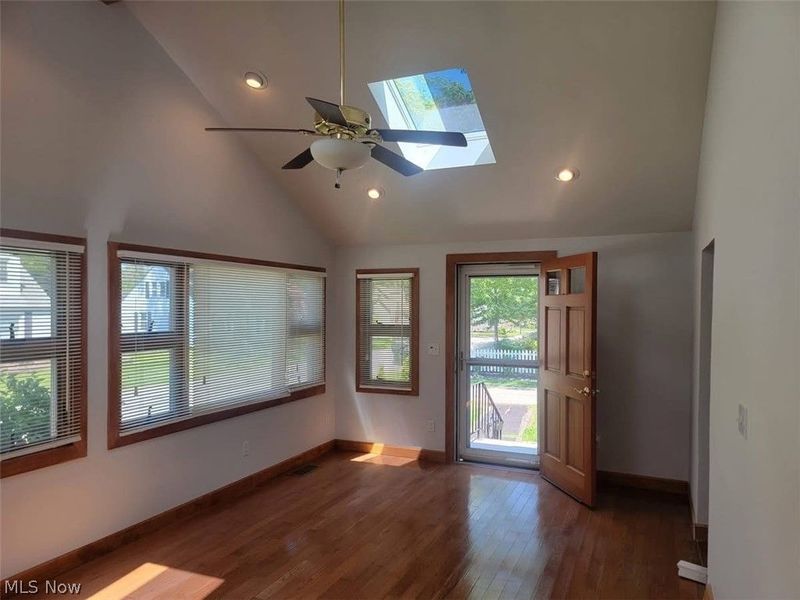 233 S Point Drive , Avon Lake, OH 44012 Photo 3