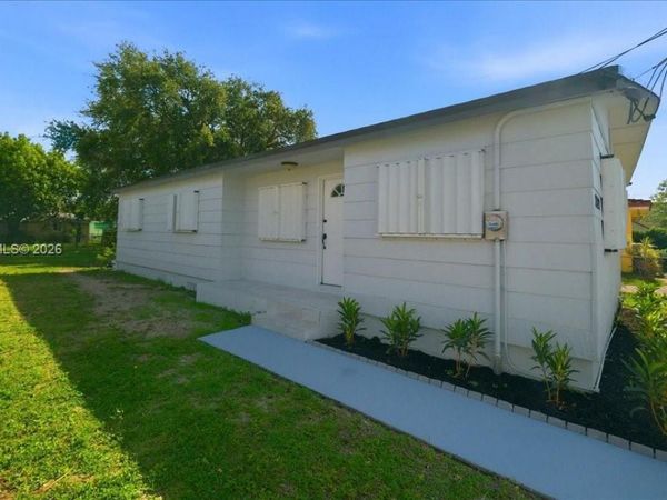 2129 NW 59th St, Miami, FL 33142