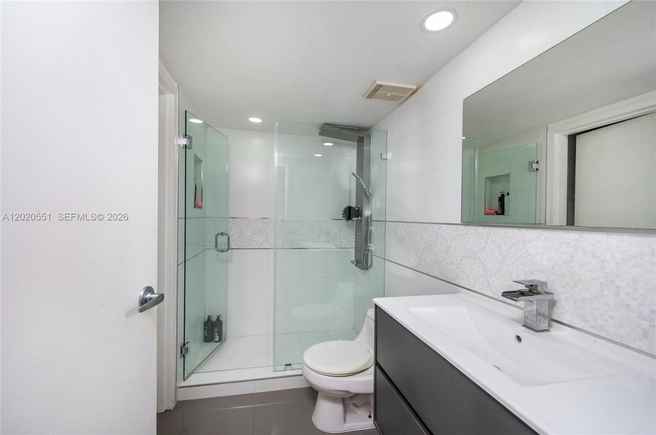 7601 E Treasure Dr , Unit 623, North Bay Village, FL 33141 Photo