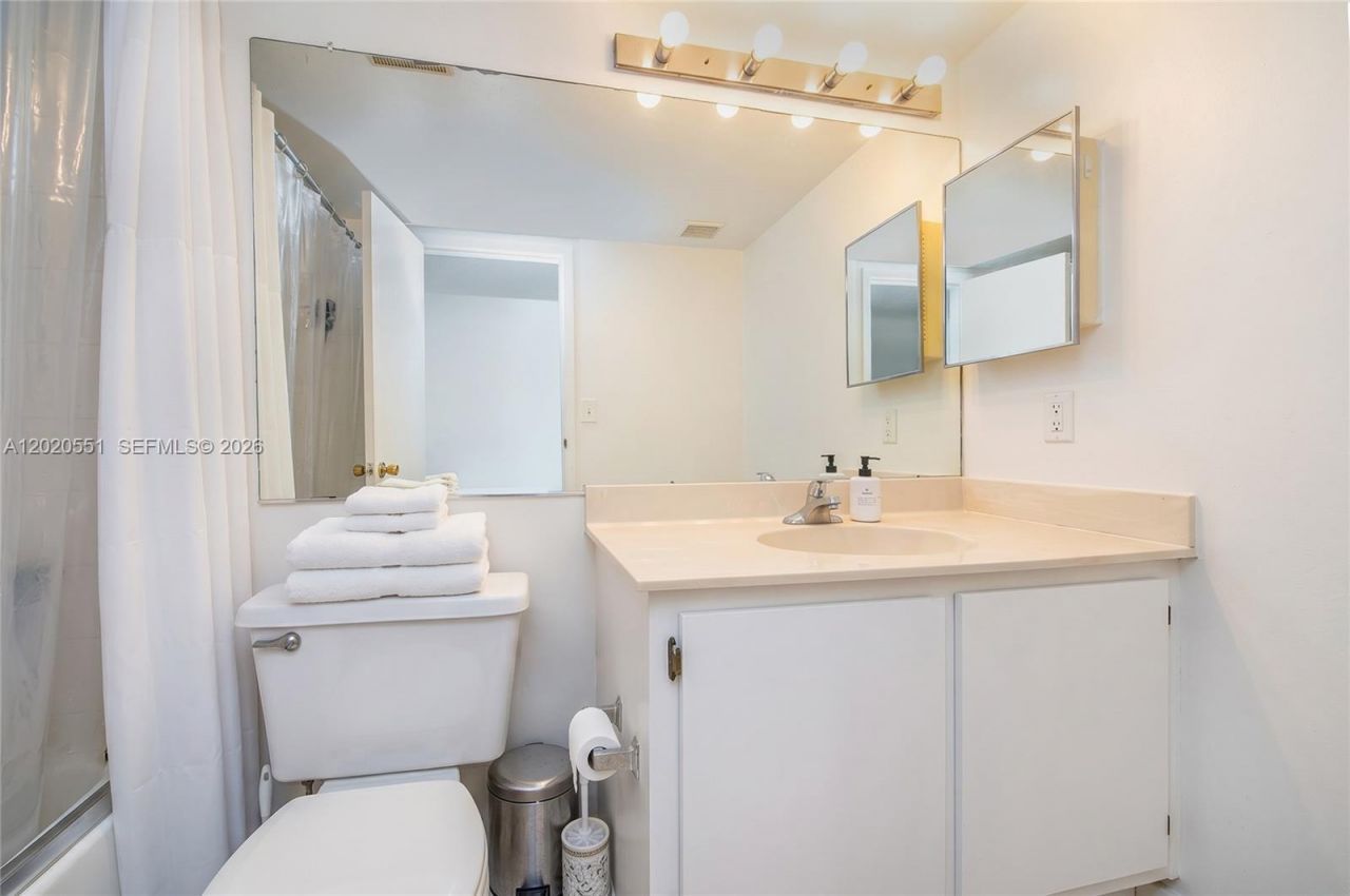 7601 E Treasure Dr , Unit 623, North Bay Village, FL 33141 Photo