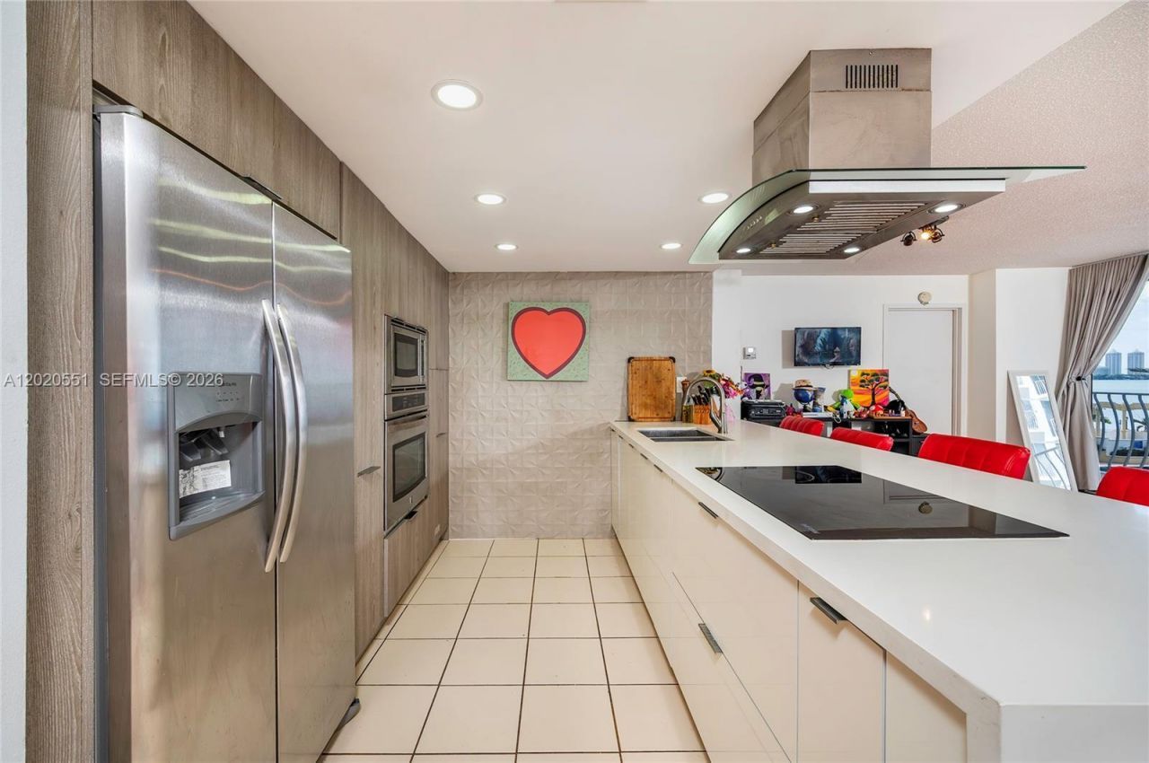 7601 E Treasure Dr , Unit 623, North Bay Village, FL 33141 Photo