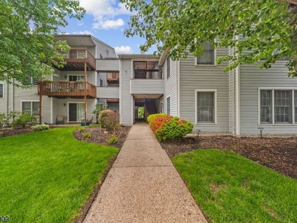 10 Stonyridge Dr, Lincoln Park, NJ 07035