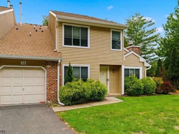 38 Cherrywood Dr, Franklin, NJ 08873