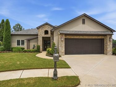 8402 S Nogales Avenue W, Tulsa, OK 74132