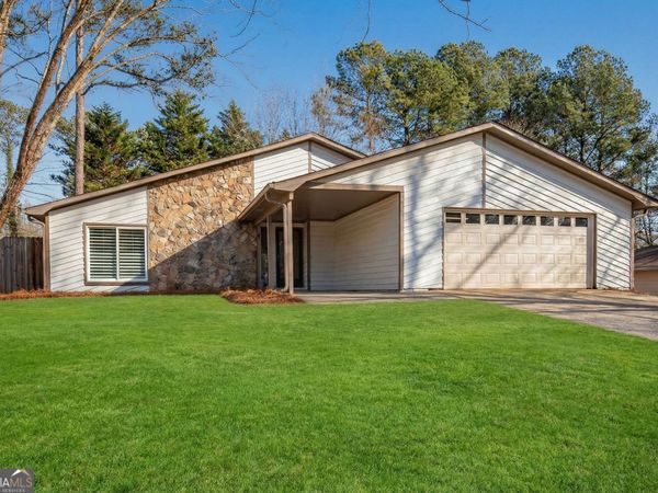 860 Waterbrook Court, Roswell, GA 30076
