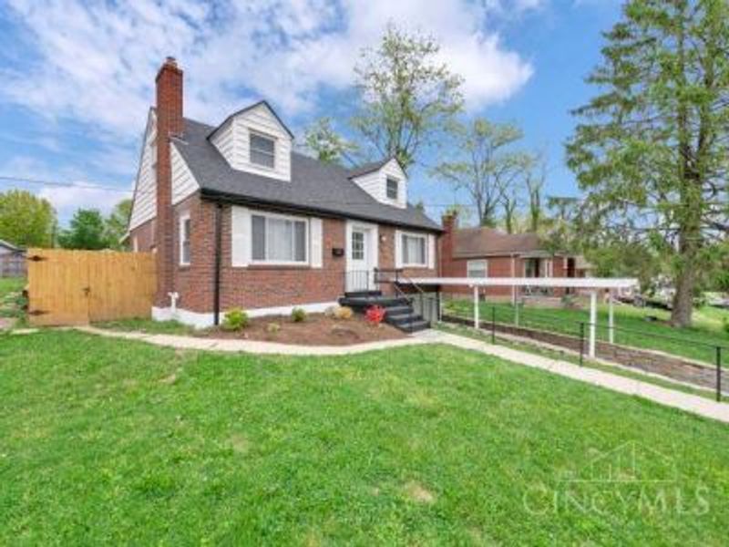 3942 Standish Avenue, Cincinnati, OH 45213 Photo 1