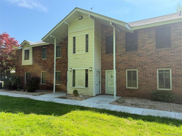 5 Laramie court , Unit 5, Coram, NY 11727
