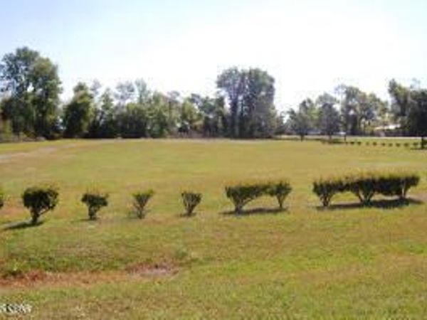 3467 Caverns Road , Marianna, FL 32446