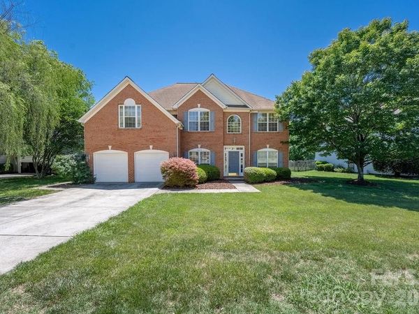 9512 Autumn Applause Drive, Charlotte, NC 28277