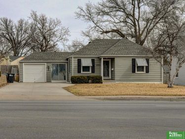 2725 S 42 Street , Omaha, NE 68105