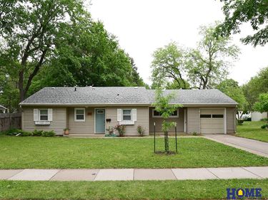 3824 Apple Street , Lincoln, NE 68503