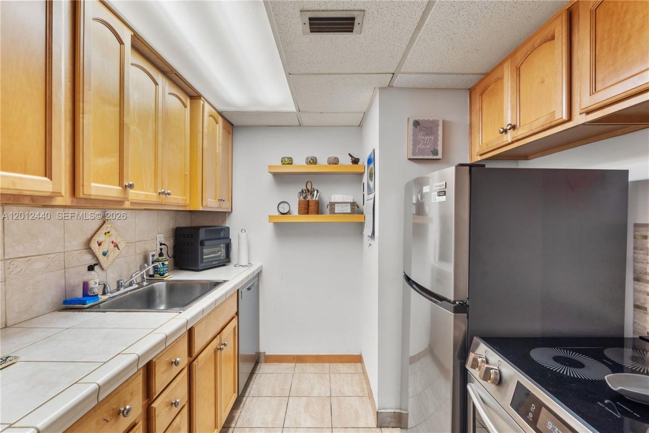 800 West Ave , Unit 532, Miami Beach, FL 33139 Photo