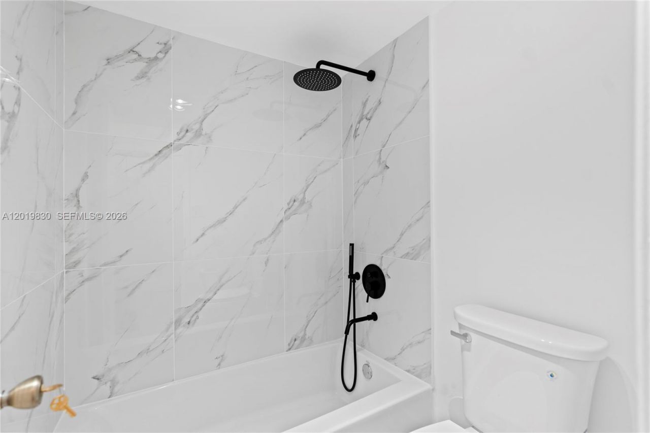 20505 E Country Club Dr , Unit 434, Aventura, FL 33180 Photo