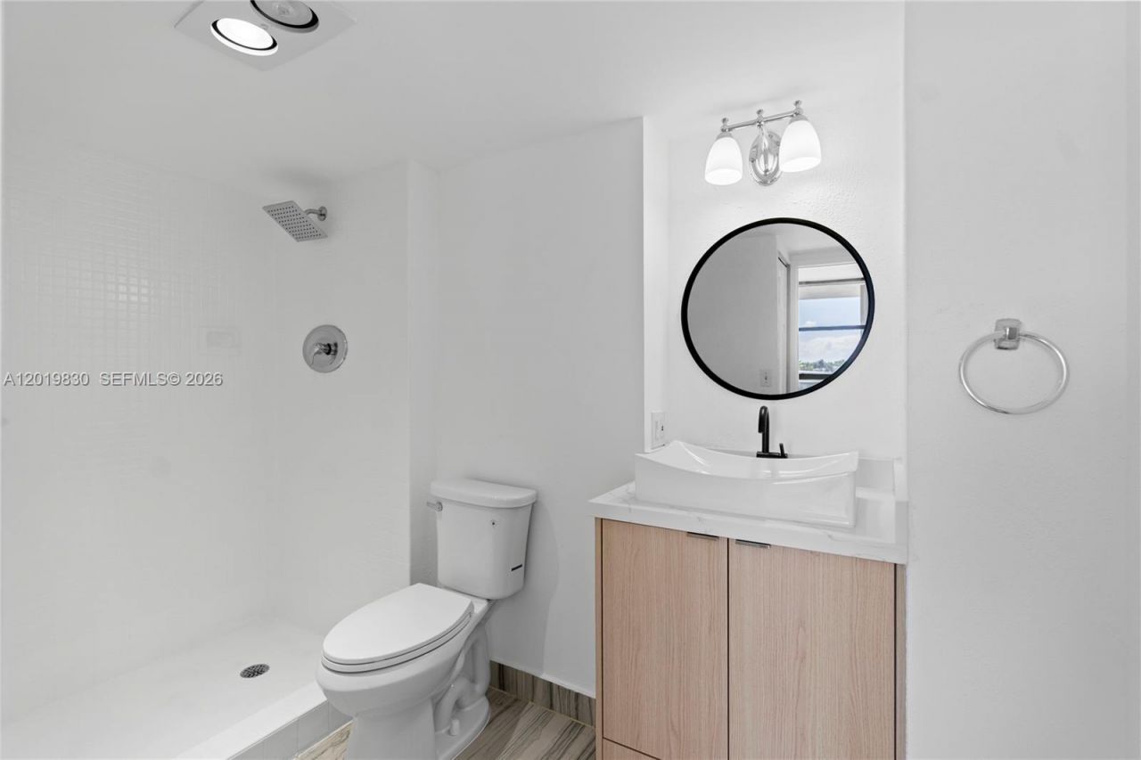 20505 E Country Club Dr , Unit 434, Aventura, FL 33180 Photo