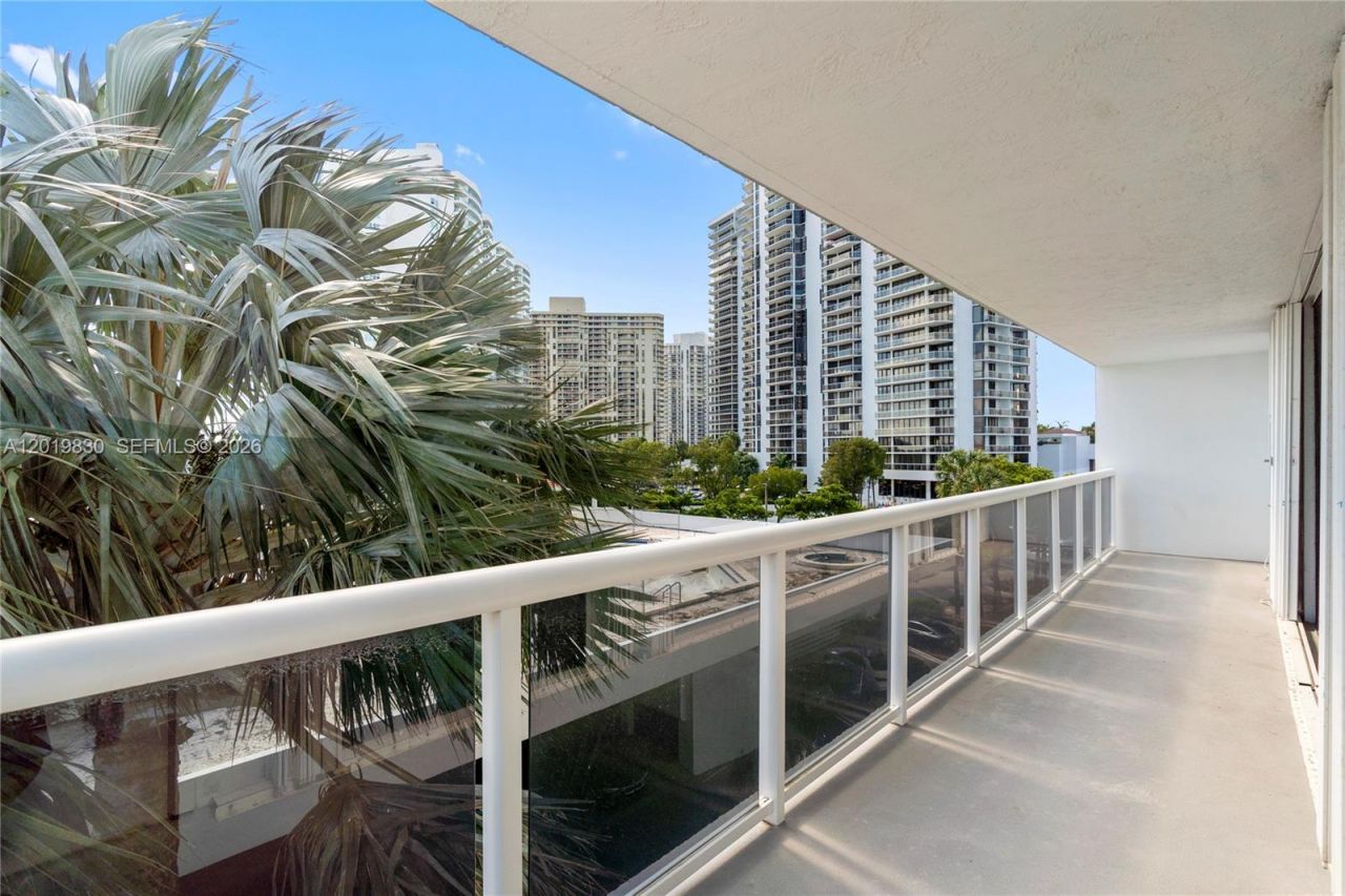 20505 E Country Club Dr , Unit 434, Aventura, FL 33180 Photo