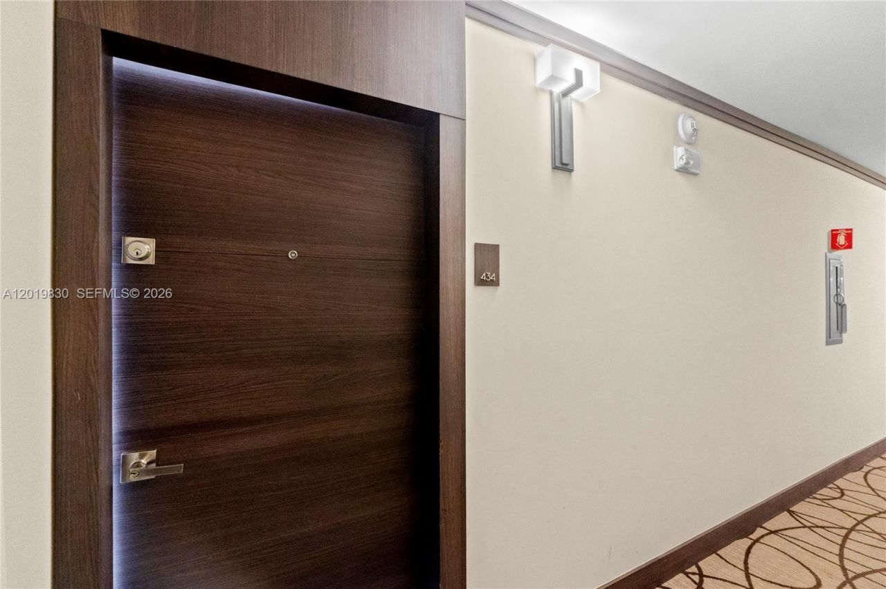 20505 E Country Club Dr , Unit 434, Aventura, FL 33180 Photo