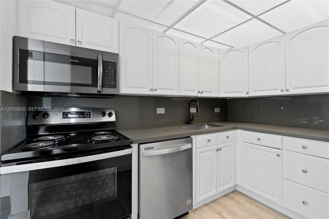 20505 E Country Club Dr , Unit 434, Aventura, FL 33180 Photo