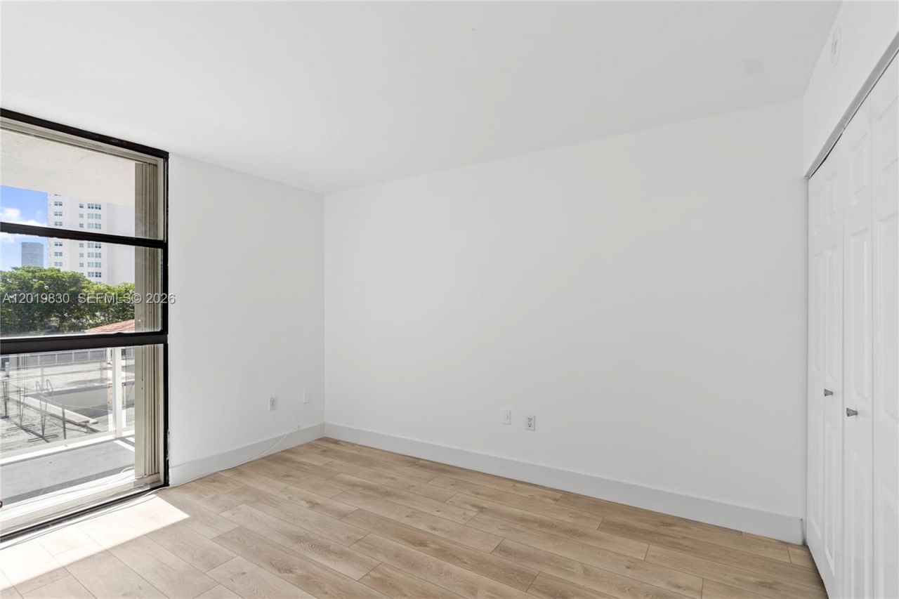 20505 E Country Club Dr , Unit 434, Aventura, FL 33180 Photo