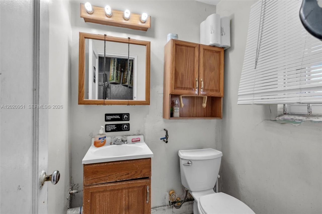 2389 SW 22nd St , Miami, FL 33145 Photo
