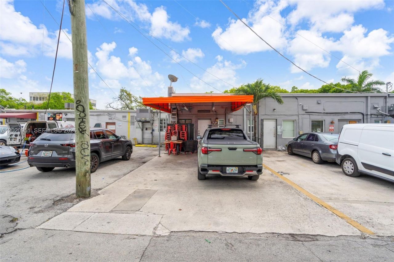 2389 SW 22nd St , Miami, FL 33145 Photo