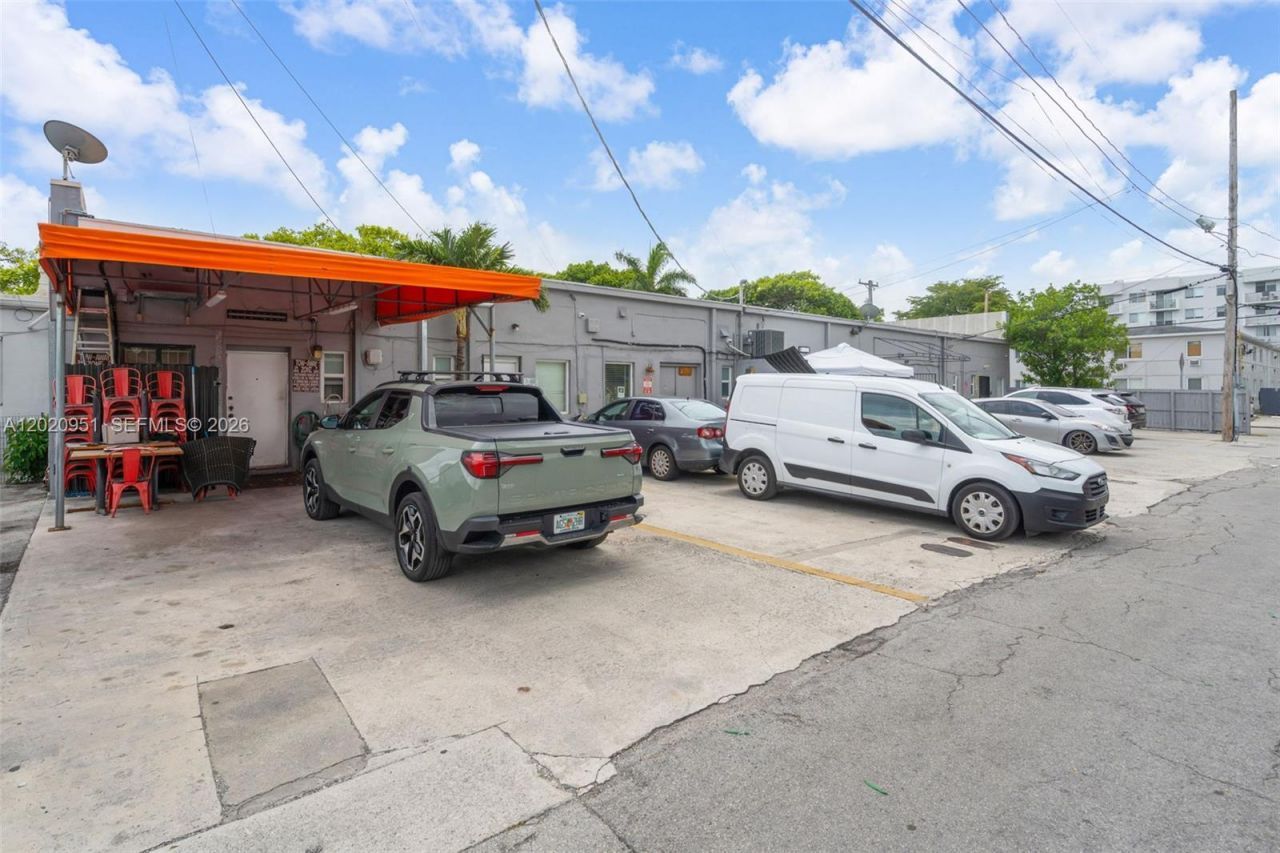 2389 SW 22nd St , Miami, FL 33145 Photo