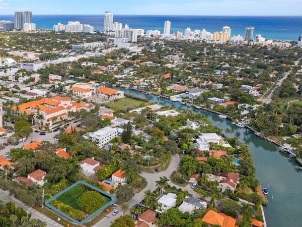 969 W 34th St , Miami Beach, FL 33140