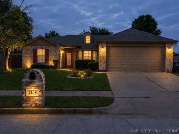 1208 W 117th Court S, Jenks, OK 74037