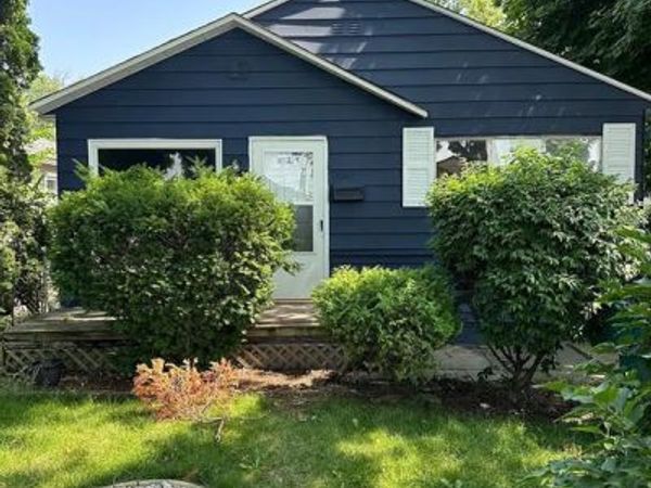1580 University Avenue , Lincoln Park, MI 48146