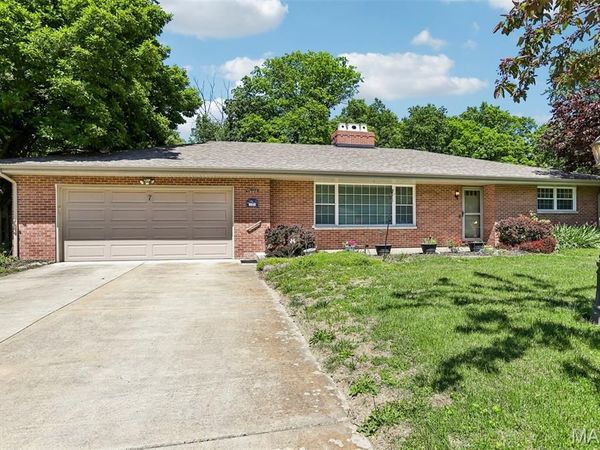7 Lou Juan Drive , Glen Carbon, IL 62034