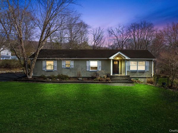 6 Strawberry Hill Lane , West Nyack, NY 10994