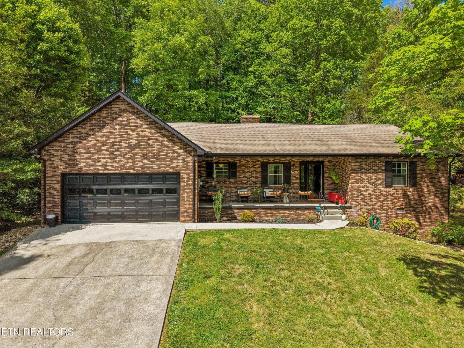 6202 Grove Drive, Knoxville, TN 37918 Main Photo