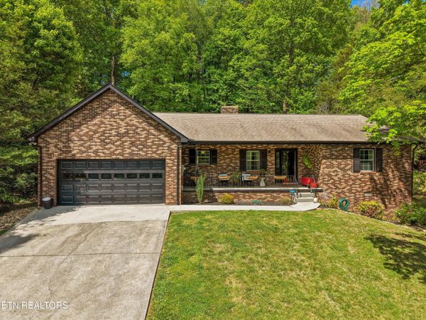 6202 Grove Drive, Knoxville, TN 37918