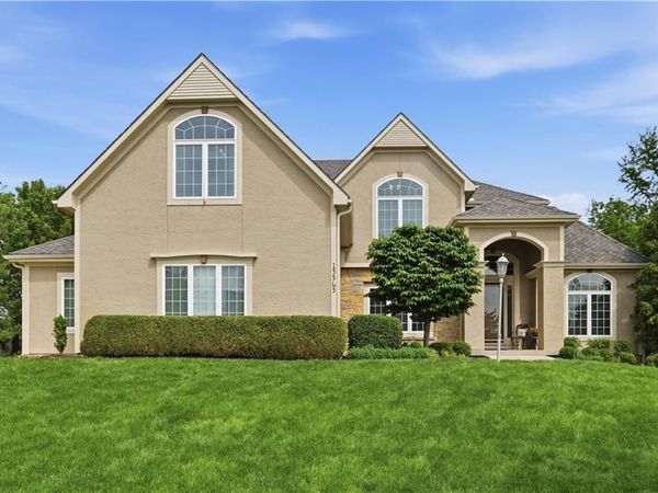 15565 S Gallery Street, Olathe, KS 66062