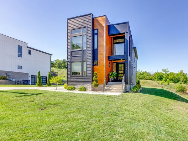 702 W 4th St , Columbia, TN 38401