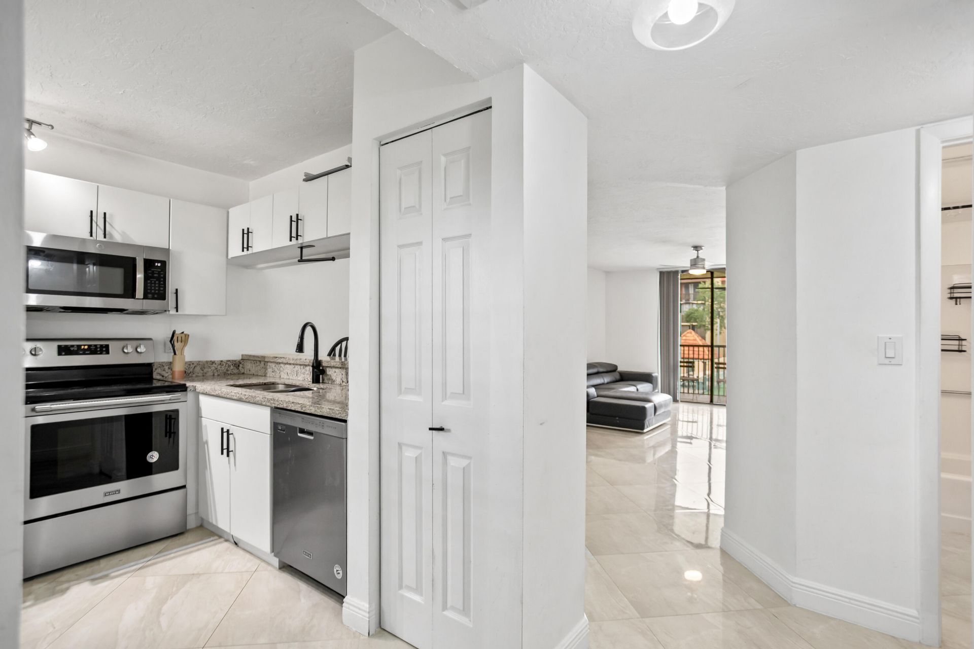 10401 W Broward Boulevard, Unit 209, Plantation, FL 33324 Photo