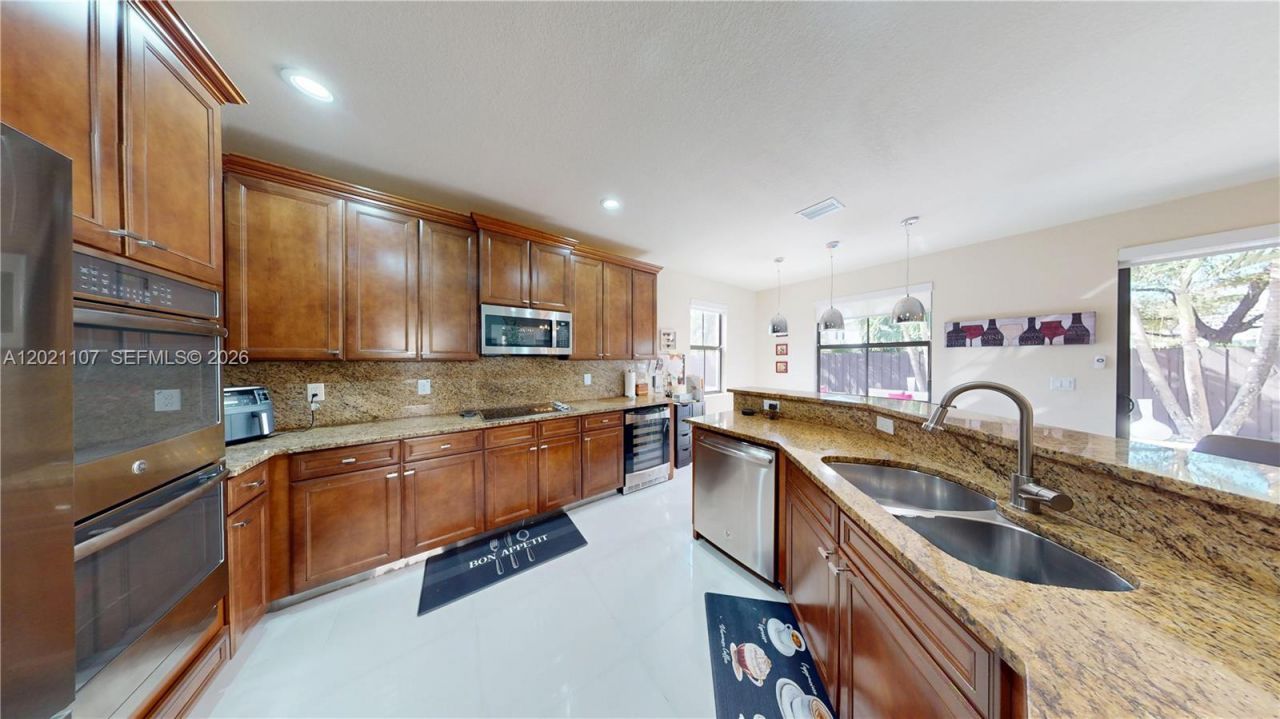 8610 NW 101st Pl , Doral, FL 33178 Photo