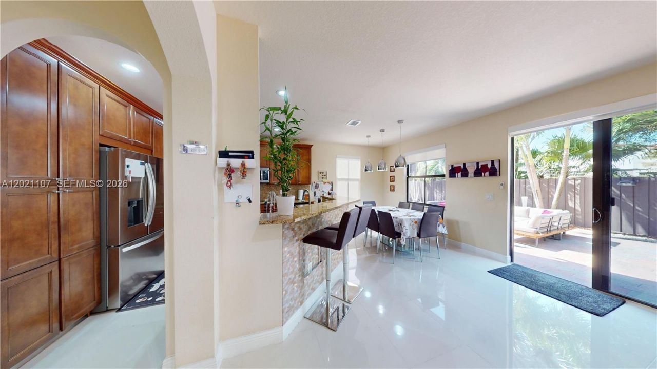 8610 NW 101st Pl , Doral, FL 33178 Photo