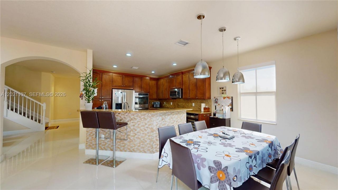 8610 NW 101st Pl , Doral, FL 33178 Photo