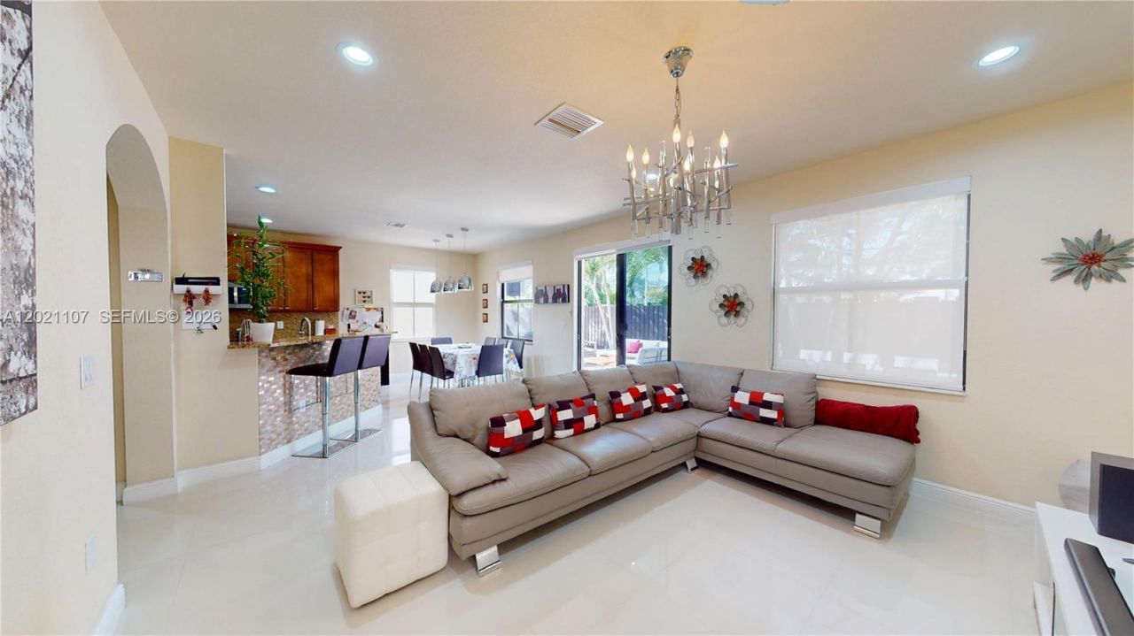 8610 NW 101st Pl , Doral, FL 33178 Photo